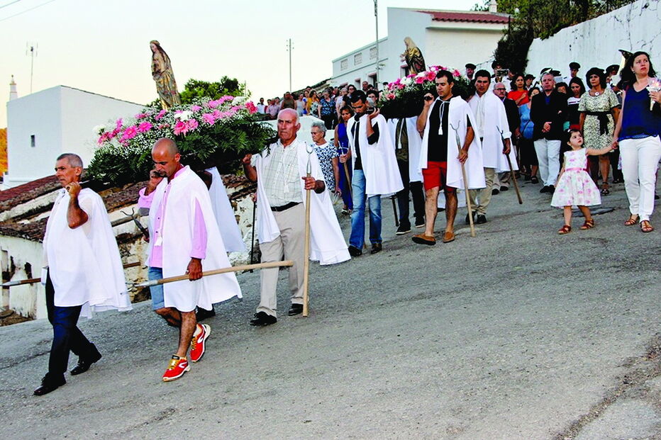 Procissão pelas ruas de Odeleite, no domingo, é o ponto alto das celebrações em torno da Nossa Senhora da Visitação 