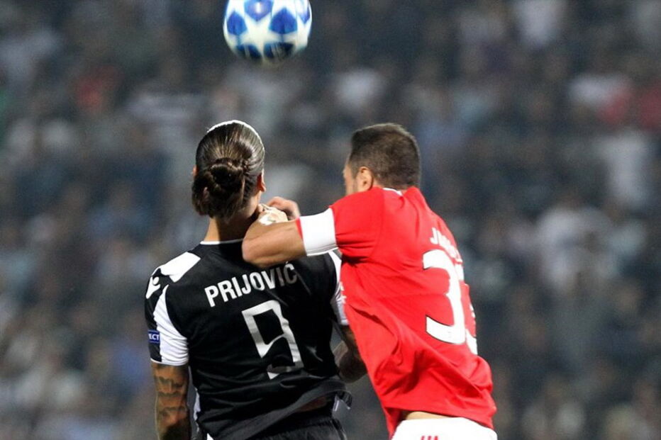 Benfica contra o PAOK no estádio Toumba