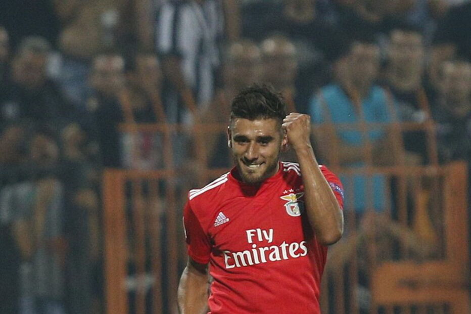 Benfica contra o PAOK no estádio Toumba
