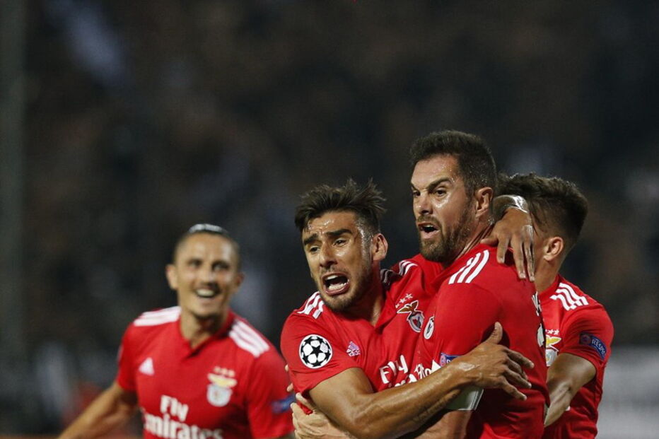 Benfica contra o PAOK no estádio Toumba