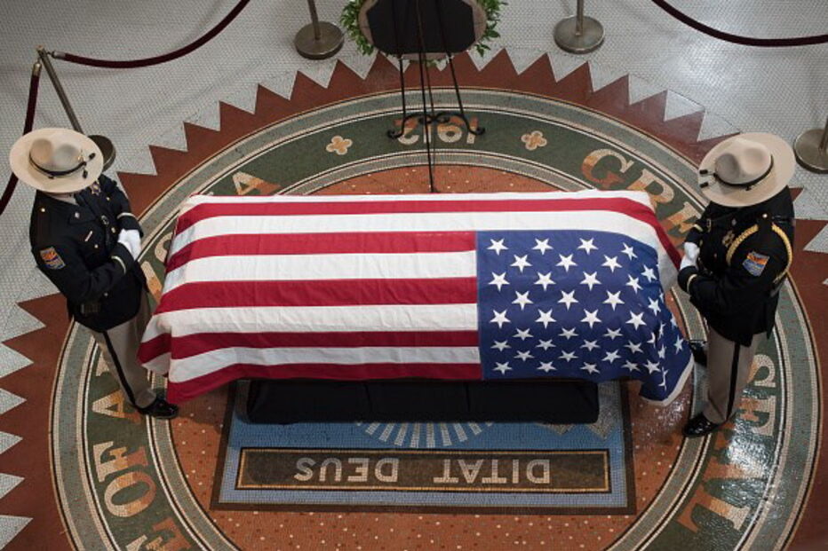 América prestou homenagem a John McCain