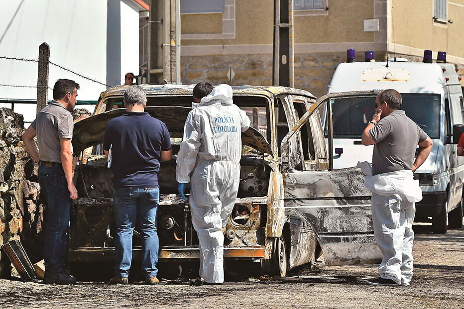 Viatura incendiada na Guarda