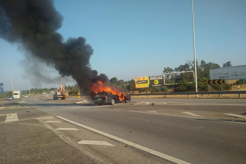 Colisão entre carro e mota em Évora faz um ferido grave