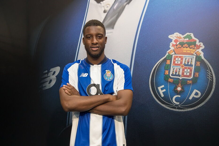 Bazoer no FC Porto por empréstimo