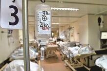 Doentes nos corredores de hospitais