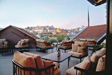 O 17•56 ocupa parte dos antigos armazéns da Real Companhia Velha