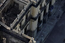 Museu Nacional do Brasil ficou destruído após fogo catastrófico