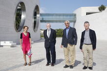 Os investigadores premiados Jean Bennett, Samuel Jacobson, Albert Maguire e Michael Redmond