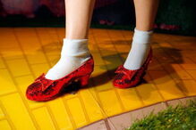 Os famosos sapatos usados pela atriz Judy Garland no filme 