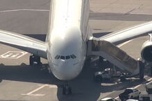 Avião aterra em Nova Iorque com uma centena de passageiros doentes