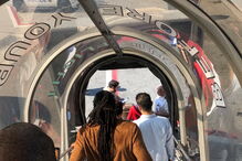 Avião aterra em Nova Iorque com uma centena de passageiros doentes