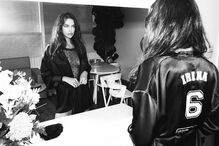 Irina Shaik no desfile da Intimissi, em Verona