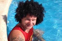 Encontra noivo morto em quarto de hotel horas após se casarem