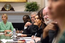 Kim Kardashian procura libertação de Chris Young