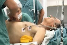 Candidato Bolsonaro esfaqueado em ação de campanha no Brasil