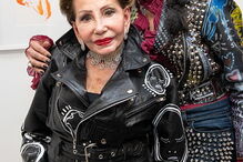 Castelo Branco brilha de minissaia ao lado de Betty