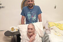 Isabel com o neto antes de ser internada no Hospital Pulido Valente, em Lisboa 