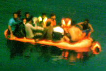  Força Aérea salva 150 após naufrágio no Mediterrâneo central