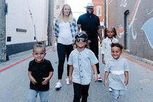 Alexis Swinney e a família