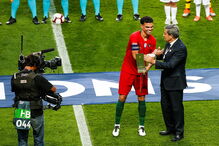 Pepe homenageado no jogo 100 pela seleção nacional