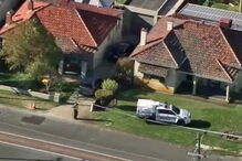 Jovem mata família e mantém corpos em casa durante seis dias 