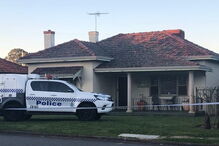 Jovem mata família e mantém corpos em casa durante seis dias 