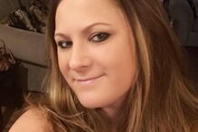 Mulher despede-se para poder amamentar namorado de duas em duas horas