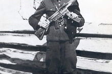 Herói da II Guerra Mundial morre dias depois de levar neta ao altar