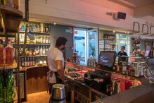 O espaço 'Maus Hábitos', no Porto, é dedicado às arte em formas de expressão