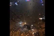 Homem guia contra multidão e atropela dezenas de pessoas