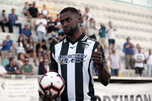 Jackson Martinez oficializado no Portimonense