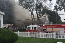 Dezenas de explosões e incêndios em casas causam pânico nos Estados Unidos
