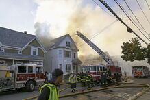 Dezenas de explosões e incêndios em casas causam o pânico nos Estados Unidos