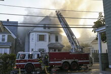Dezenas de explosões e incêndios em casas causam o pânico nos Estados Unidos