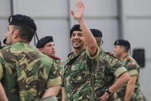 Militares foram recebidos com beijos e abraços dos familiares que os aguardavam no Aeroporto de Figo Maduro 