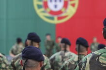 Militares foram recebidos com beijos e abraços dos familiares que os aguardavam no Aeroporto de Figo Maduro 