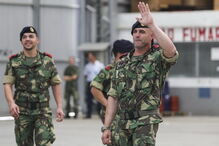 Militares foram recebidos com beijos e abraços dos familiares que os aguardavam no Aeroporto de Figo Maduro 