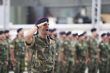 Militares foram recebidos com beijos e abraços dos familiares que os aguardavam no Aeroporto de Figo Maduro 