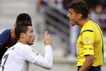 Árbitro espanhol Jesús Gil Manzano 