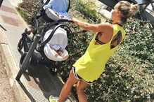 Luciana Abreu mostra fotos a passear com as filhas gémeas