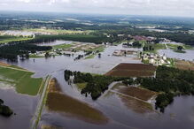 Furacão Florence deixou milhares de casas inundadas e estradas cortadas nos Estados Unidos