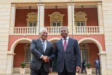 João Lourenço com António Costa em Angola
