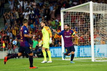 Messi marcou três golos ao PSV Eindhoven para a Champions
