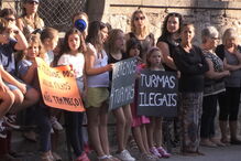 Pais fecham escola a cadeado, em Tortosendo, Covilhã