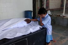 Foto de menino junto ao pai morto angaria milhares de euros num dia