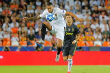 Cristiano Ronaldo expulso na estreia europeia pela Juventus 