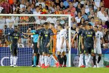 Cristiano Ronaldo expulso na estreia europeia pela Juventus 