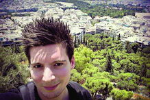 Nuno Cabral,  ex-delegado da Liga, enviava fotografias de várias mulheres em poses sensuais, nas quais relatava os preços que estas cobravam por noite. Nos mails, para além de se falar da oferta de bilhetes,  são usados nomes de código, como ‘discoteca’, para discutir o tema. O CM tentou, sem êxito, contactar Nuno Cabral, que nunca atendeu o telemóvel nem respondeu às mensagens enviadas   