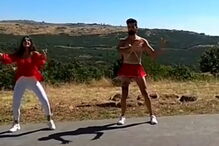 Raminhos veste a pele de bailarina de música popular