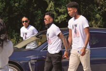 Yannick Djaló entrou no cemitério de mão dada com o irmão